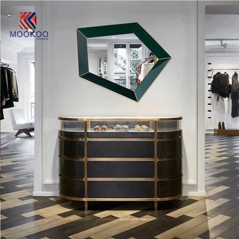 کپڑے کی دکان کا سامان